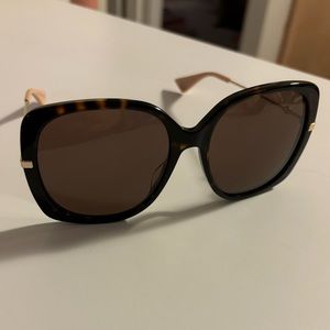 Gucci oversized sunglasses
